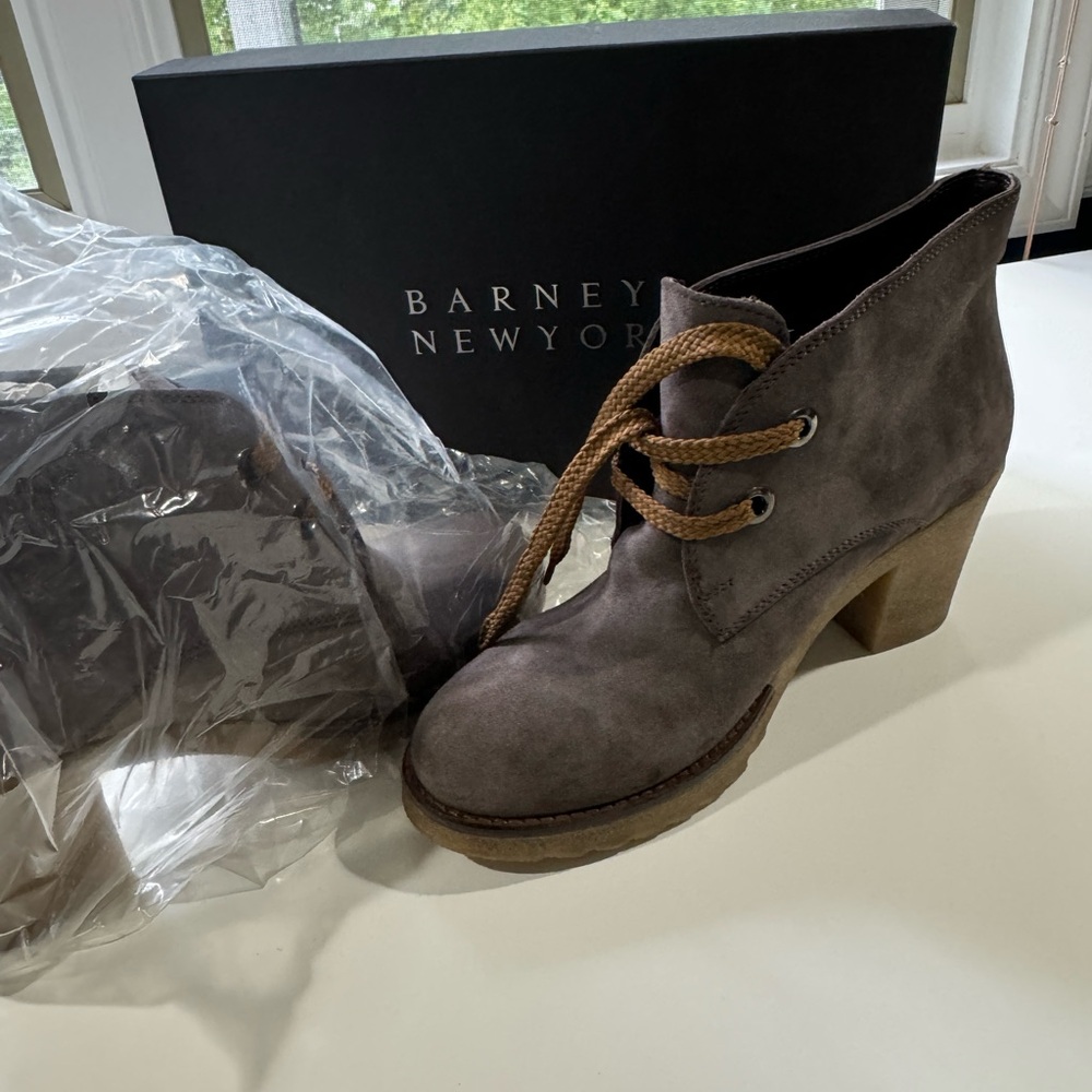 Barneys New York light brown velour cenere (ash) booties size 39. NWT in…